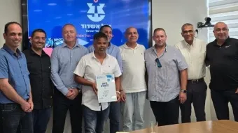 מימין: אילן מטלון מנמל אשדוד, ניסן לוי, מנכ״ל נמל אשדוד, טל מרדר מנמל אשדוד, ברנרד בן ישי מנב״ט הנמל, אלי מזרחי מרשות הסייבר, איציק מרדכי, מחלקת סייבר נמל אשדודֿ שאול שניידר, יו״ר דירקטוריון נמל אשדוד ועופר אסולין ואליאב נורי מרשות הסייבר. 