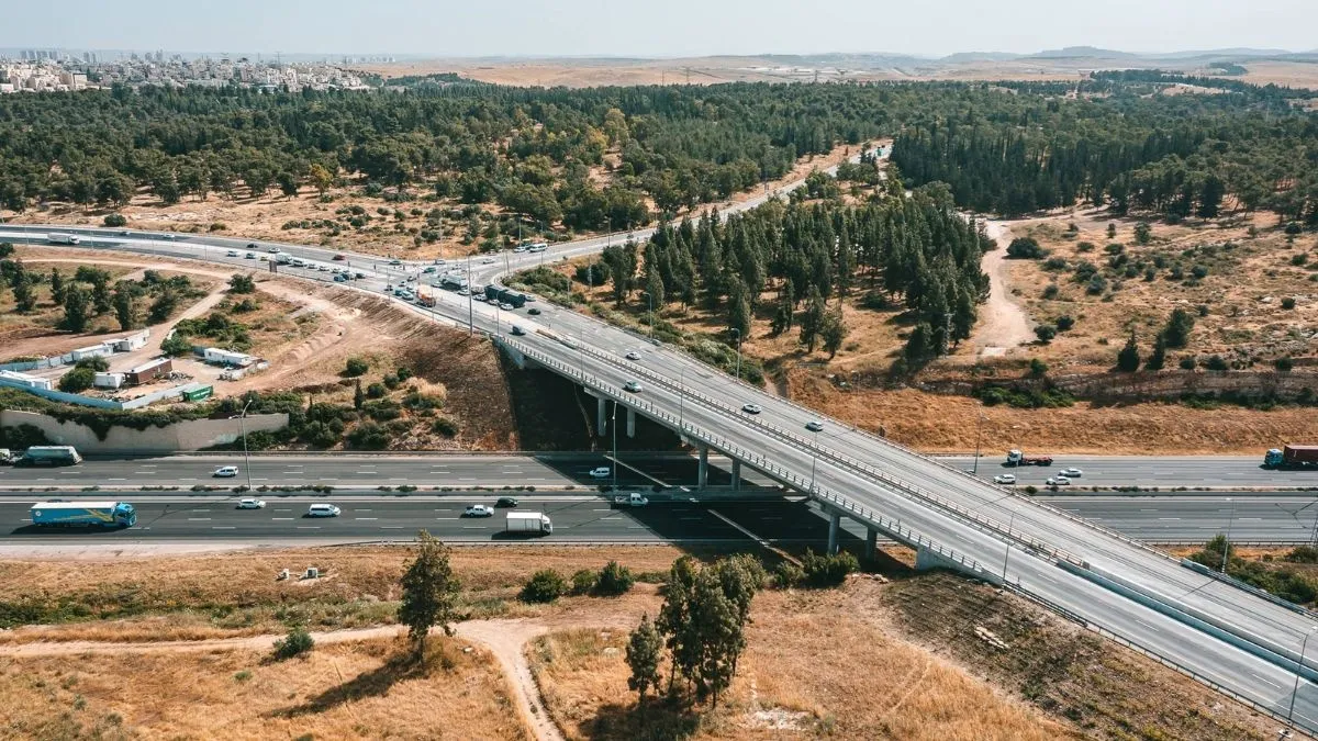 כביש 6. נסיעה מהירה הביתה בתום המילואים 