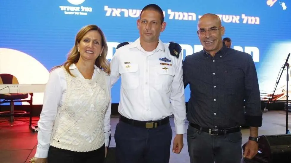 שיקו ז׳אנה ואורנה הוזמן בכור בחברת אל״מ עמיר גוטמן