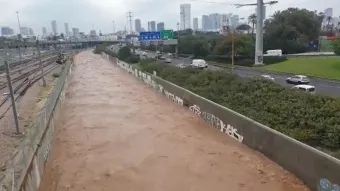 האיילון על סף הצפה. צילום מתוך חושבון הטוויטר של רון חולדאי 