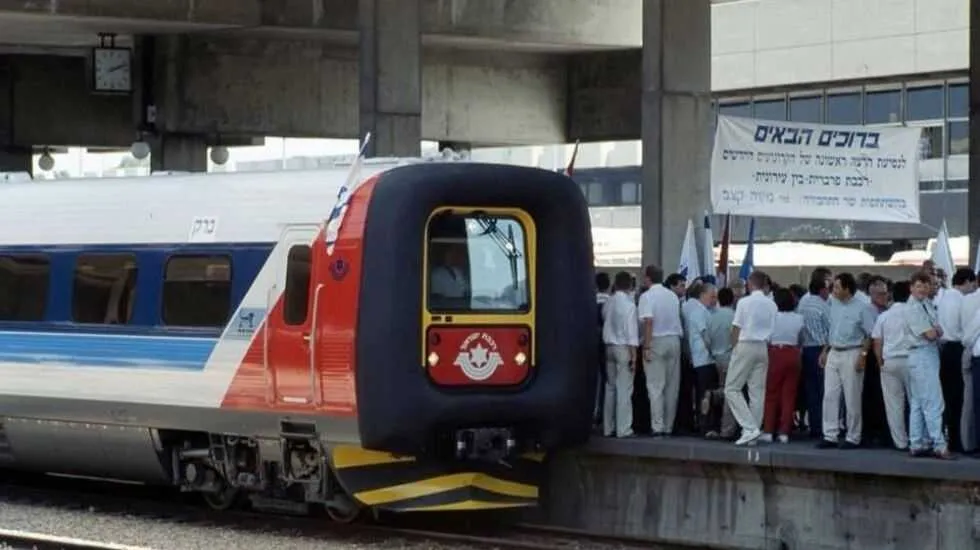 הקרונועים בעת נסיעת הבכורה שלהם, בשנת 1992