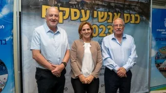 מימין: דוד קסטל, ד״ר יהודאי רשף ושמוליק וטנשטיין