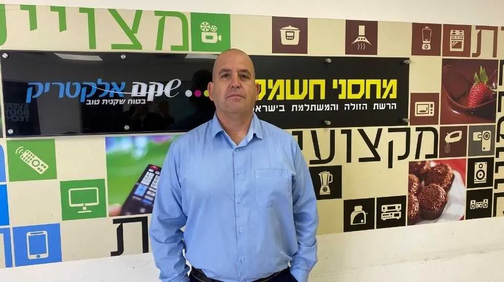 עומר וייסברג, מנהל יבוא לוגיסטיקה ושירות באלקטרה. צילום: שי גרין 