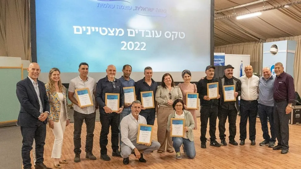 בתמונעומדים מימין: דוד כהן, מנדי זלצמן, משה מזרחי, נזיה כמאל, עבדאללה פהים, מאיה בן דוד, דלית ביזן, תמיר בלוך, מלאכי דגו, יוסי גורביץ, אלי דהן, שירלי הרוש הלמן ורון מלכא. כורעים מימין: מירב בן שוע ואלעד דאהן