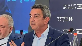 רון תומר, נשיא התאחדות התעשיינים בכס אלי הורביץ. ״עננים כבדים״