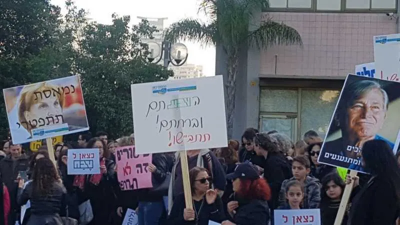 הפגנות עובדי טבע הבוקר. 